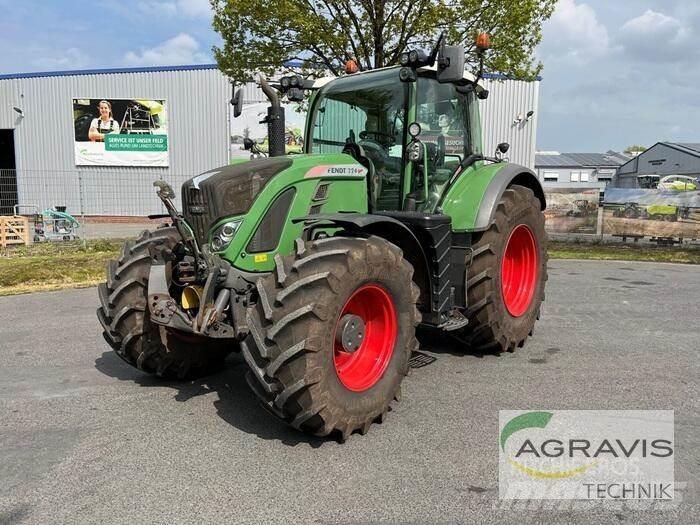 Fendt 724 VARIO S4 Traktory