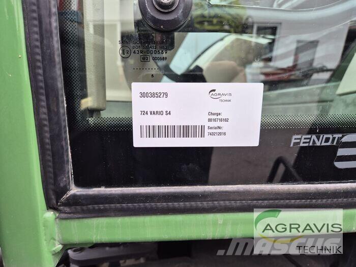 Fendt 724 VARIO S4 Traktory