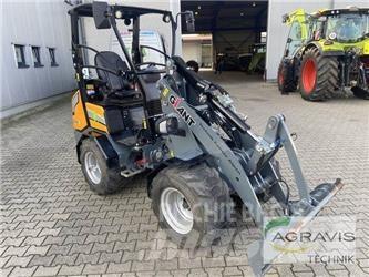 GiANT G2200E Kolesové nakladače