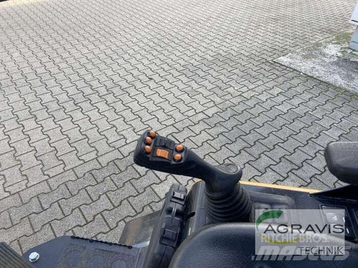 GiANT G2200E Kolesové nakladače
