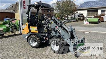 GiANT G2200E Kolesové nakladače