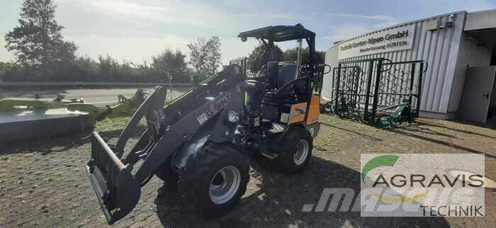 GiANT G2300 HD Kolesové nakladače