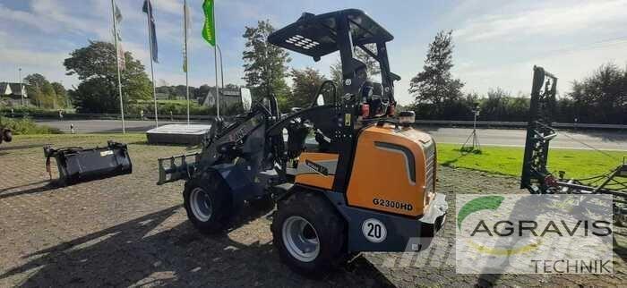 GiANT G2300 HD Kolesové nakladače