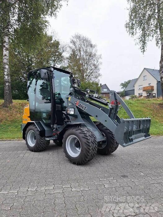 GiANT G2300 HD Kolesové nakladače