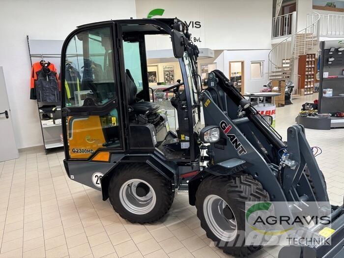 GiANT G2300 HD Kolesové nakladače