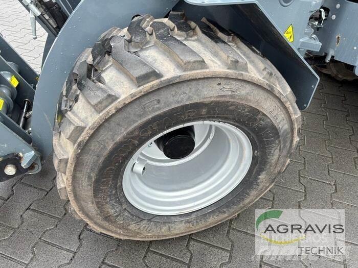 GiANT G2500 HD Kolesové nakladače