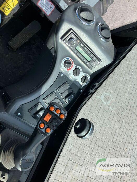 GiANT G3500 Kolesové nakladače