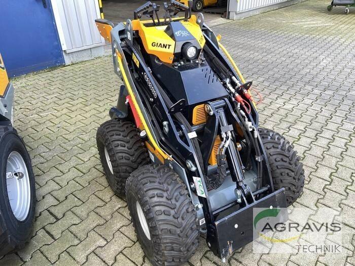 GiANT GS900 Kolesové nakladače