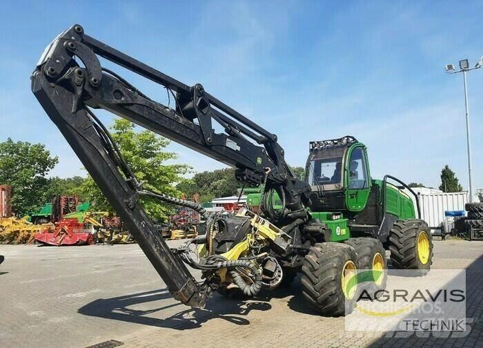 John Deere 1270 E Lesné traktory