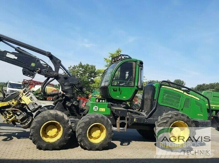 John Deere 1270 E Lesné traktory