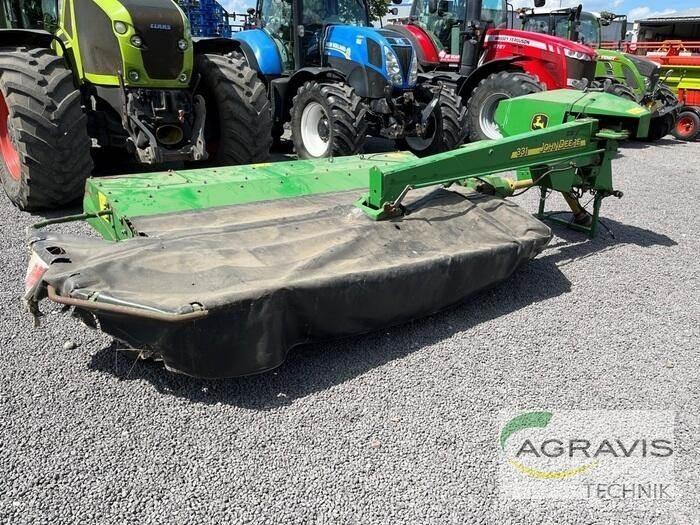 John Deere 331 Žacie stroje