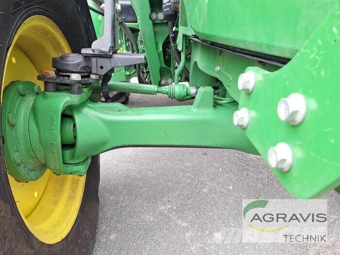 John Deere 5100 R Traktory