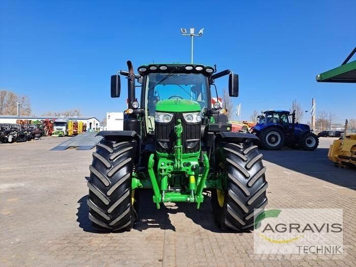 John Deere 6215 R Traktory