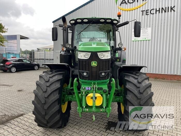 John Deere 6215 R Traktory