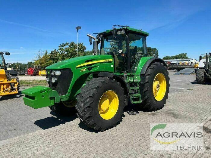 John Deere 7830 Traktory