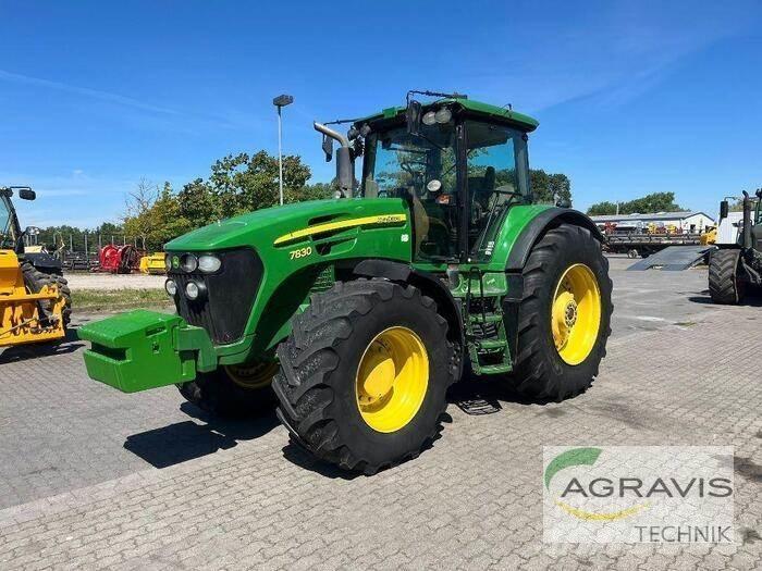 John Deere 7830 Traktory