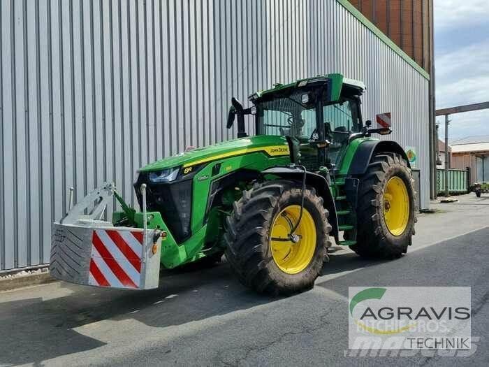 John Deere 8310 R Traktory