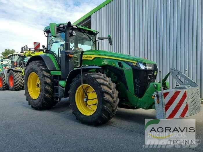 John Deere 8310 R Traktory