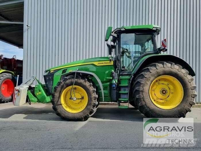 John Deere 8310 R Traktory