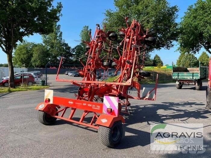 Kuhn GF 10601 TO Obracače a zhrabovače sena