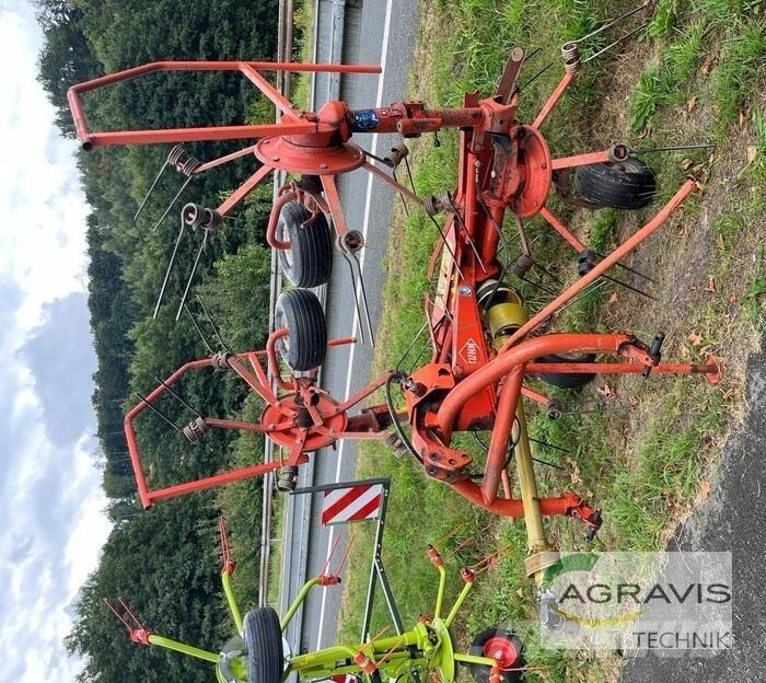 Kuhn GF 4201 MH Obracače a zhrabovače sena