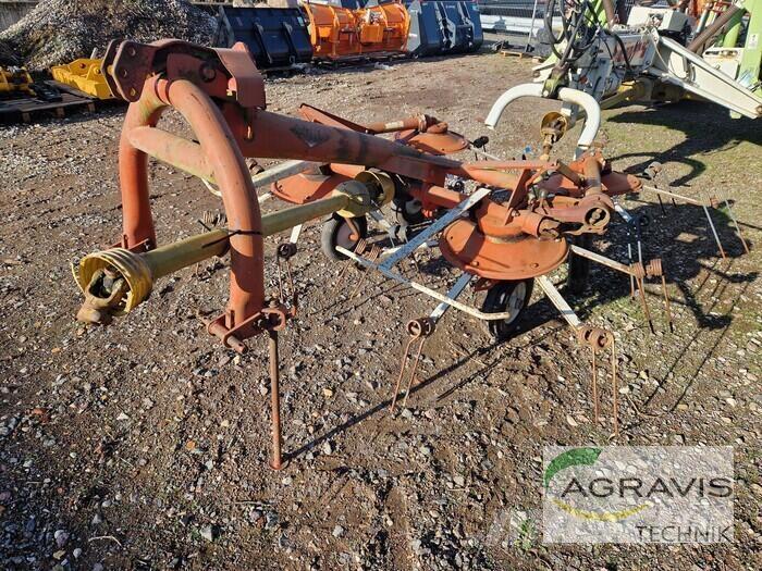 Kuhn GF 452 M Obracače a zhrabovače sena