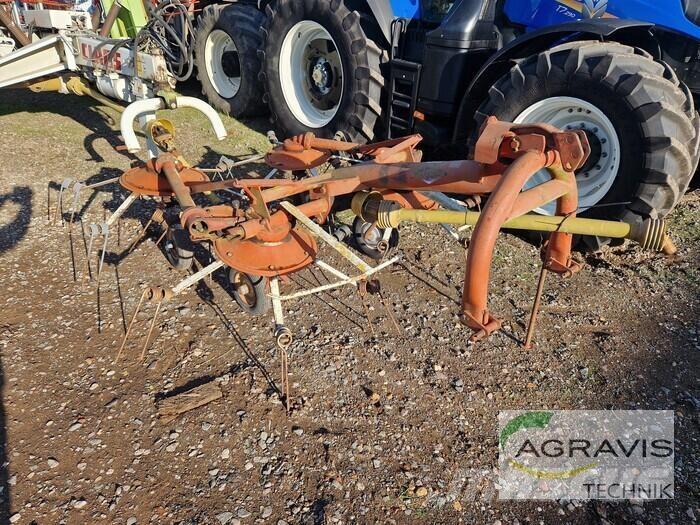 Kuhn GF 452 M Obracače a zhrabovače sena