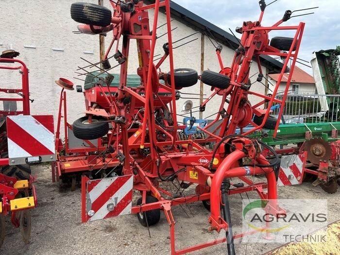 Kuhn GF 8501 MH Obracače a zhrabovače sena