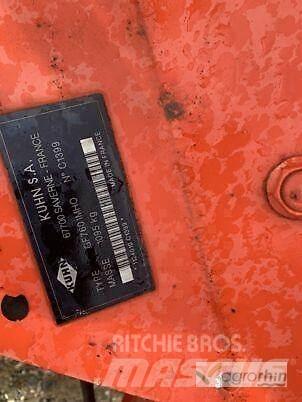 Kuhn GF7601MHO Obracače a zhrabovače sena