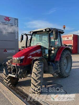 Massey Ferguson 5713S Traktory
