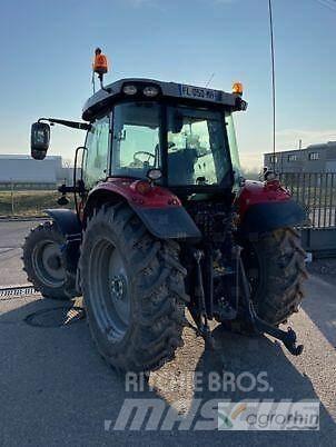 Massey Ferguson 5713S Traktory