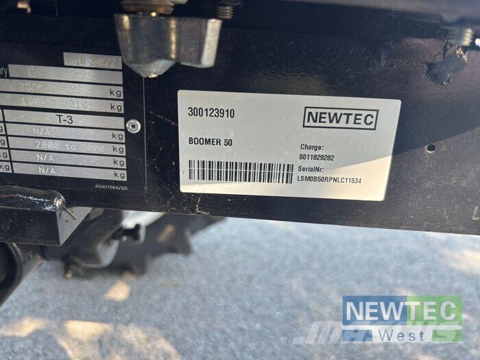 New Holland BOOMER 50 Traktory