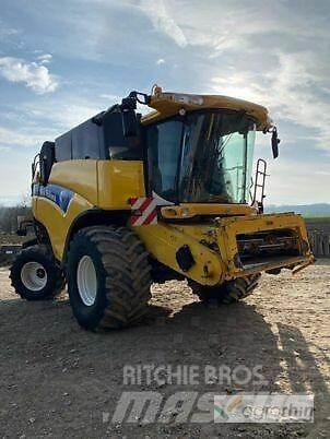 New Holland CX 8090 Kombinované zberacie stroje