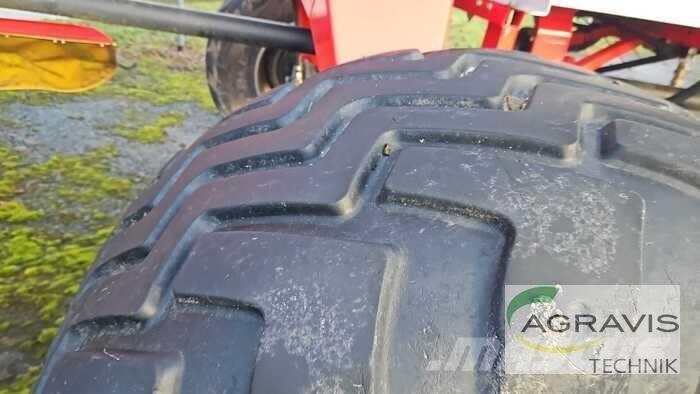 Pöttinger TOP 1252 C Obracače a zhrabovače sena
