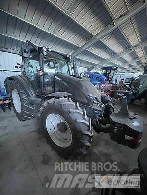 Valtra G125 Traktory
