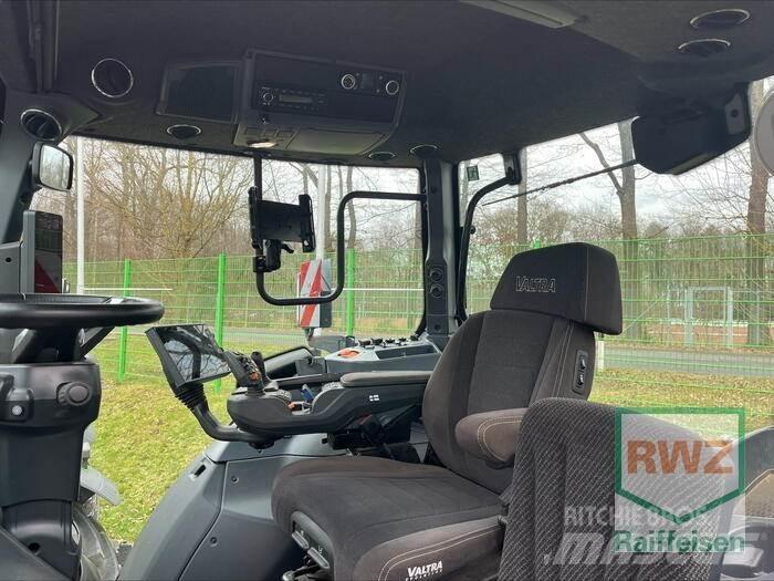 Valtra Q305 Traktory