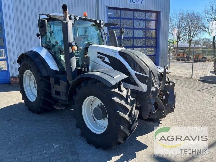 Valtra T 214 D Traktory