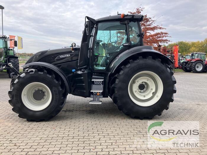 Valtra T 235 D Traktory