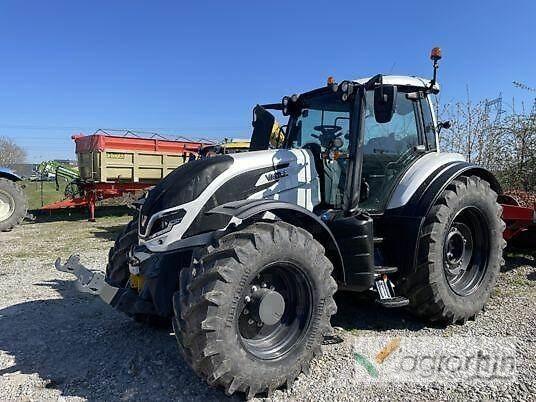 Valtra T215A Traktory