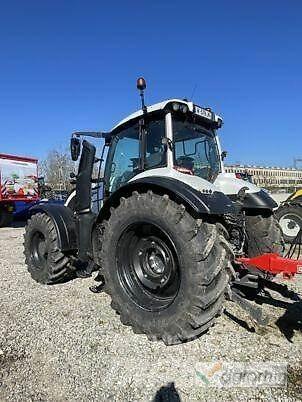 Valtra T215A Traktory