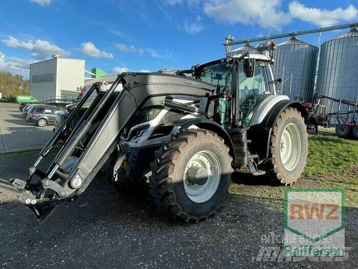 Valtra T215D Traktory