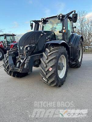 Valtra T254V Traktory
