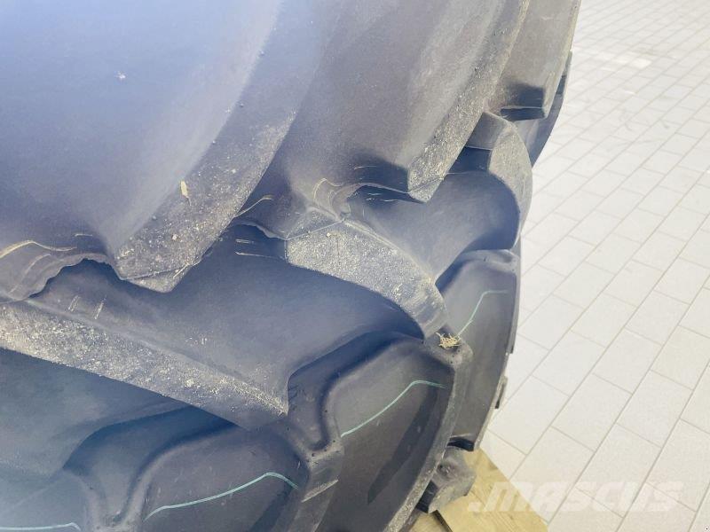  440/65R24 128D Traktory