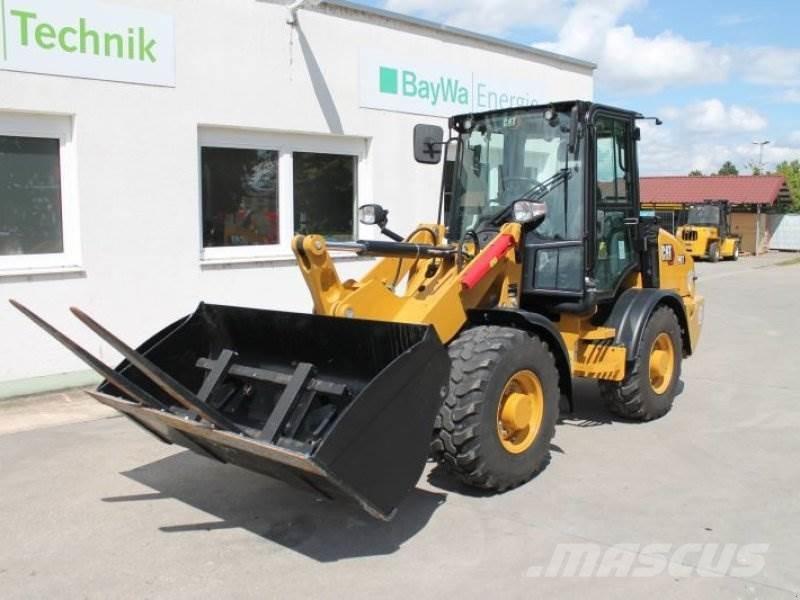 CAT 907 Kolesové nakladače