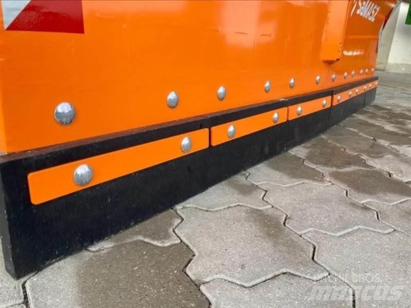  CITY 220 Snežné pluhy, predné snežné radlice