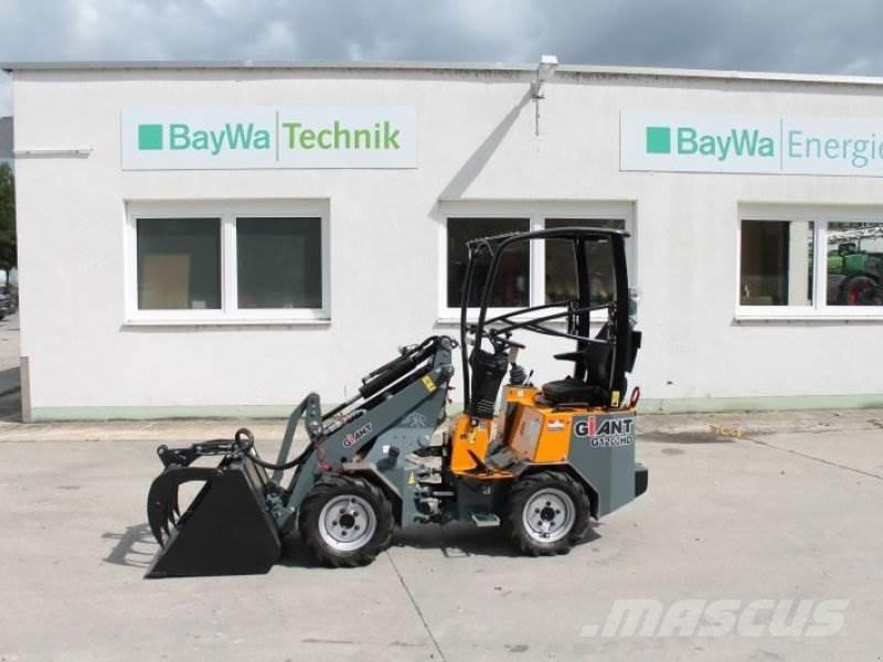 GiANT G 1200 Šmykom riadené nakladače