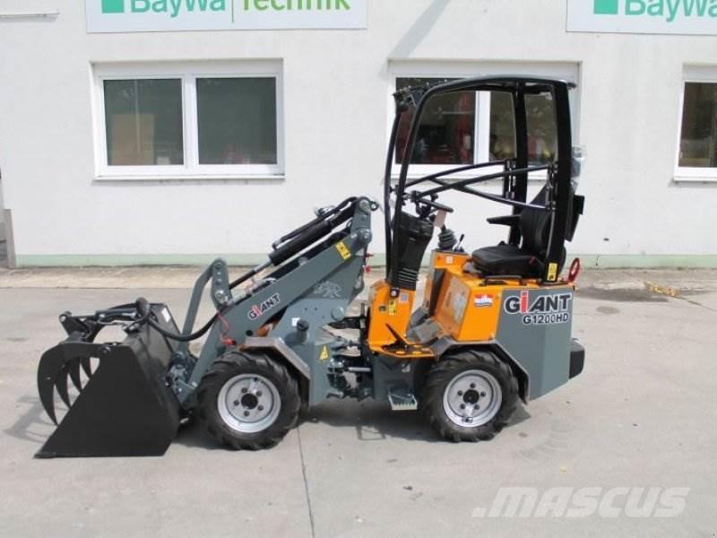GiANT G 1200 Šmykom riadené nakladače