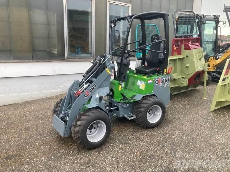 GiANT G1200 Šmykom riadené nakladače