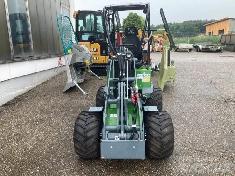 GiANT G1200 Šmykom riadené nakladače