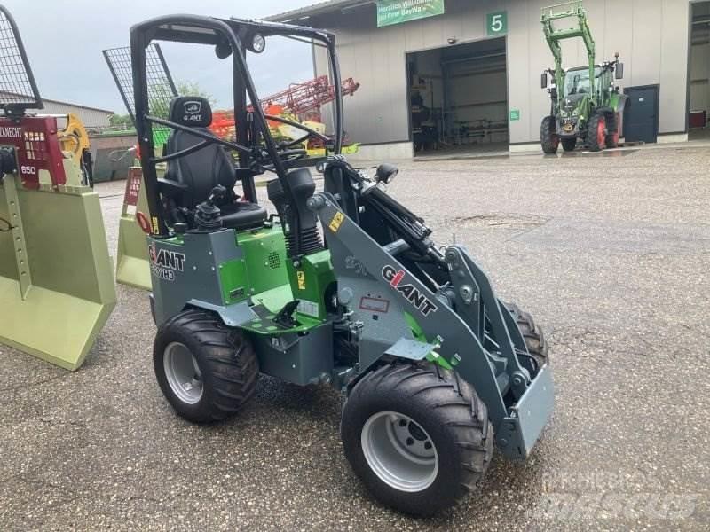 GiANT G1200 Šmykom riadené nakladače